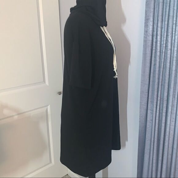 Heart Hips Black Short Sleeve Hoodie - Picture 3 of 6